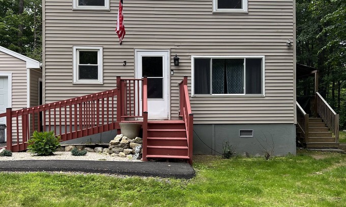 Naples Cabaña | Cottage At Sebago Cove ~ Private Association with beach, dock & boat launch!