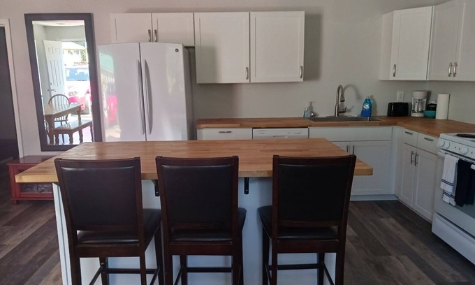 Amanda Park Cabaña | Cottage at the Lake Quinault Inn, 5 min from the Lake!