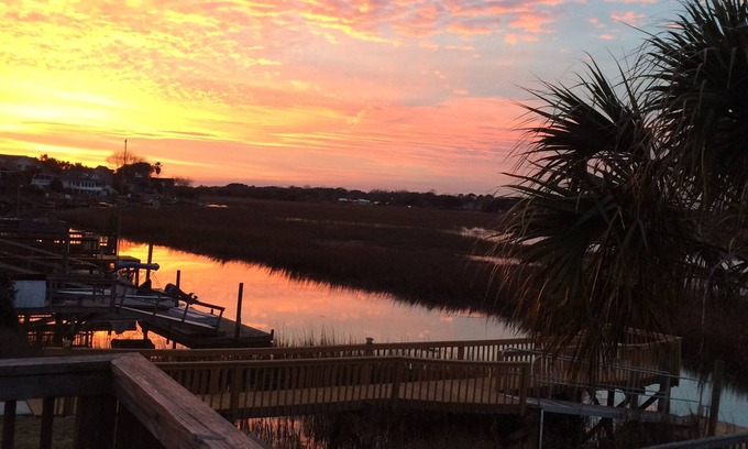Charleston Cabaña | Cottage by Folly Beach con vistas al agua