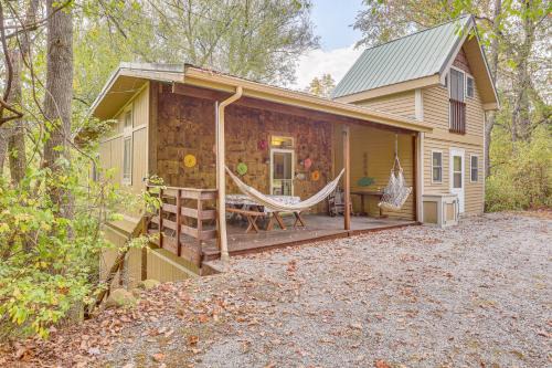 Paris Casa | Cottage By the Pond Serene Northeast Ohio Retreat