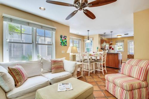 Key West Casa | Cottage by the Pool by AvantStay w Balcony BBQ Shared Pool Month Long Stays Only