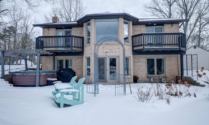 Wasaga Beach Casa | Cottage By The River