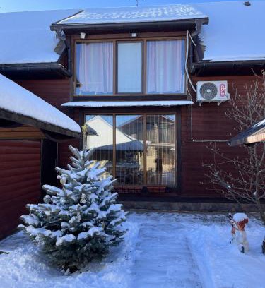 Verbovets Casa | Cottage 'Carolina' with hot tub, sauna and BBQ area