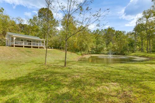 Logan Casa | Cottage Close to Caves and Trails in Hocking Hills!