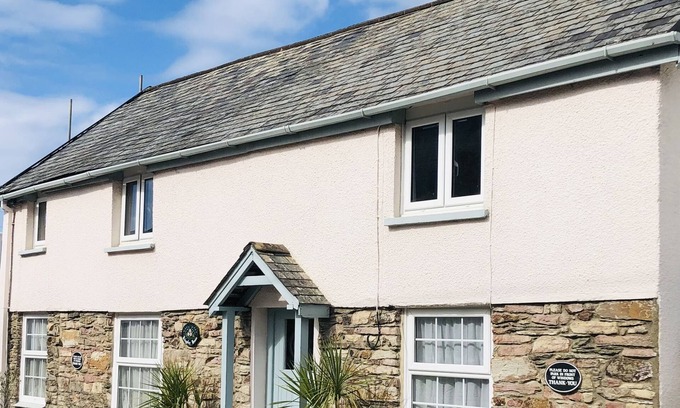 West Down Casa | Cottage, close to Devon beaches with games room