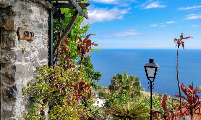 Arco da Calheta Cabaña | Cottage Eira, charming getaway with Ocean View!
