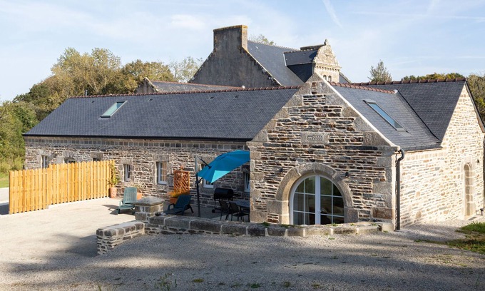 Landrevarzec Casa | Cottage 'Gite De Charme 8 Pers Tout Neuf' with Shared Terrace and Shared Garden