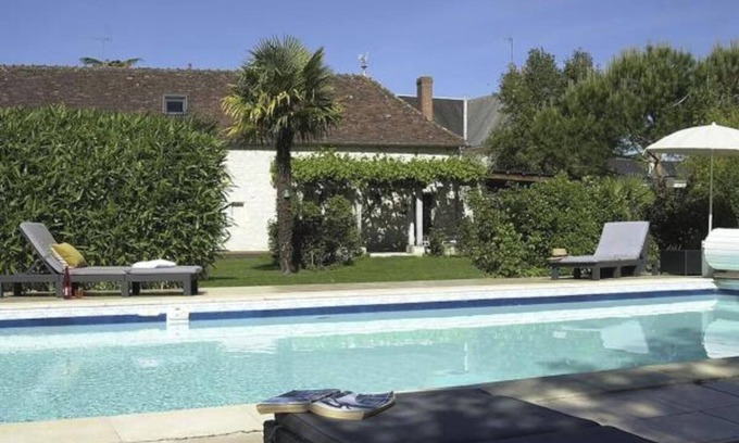 Les Ormes Cabaña | Cottage 'Gîte Pierre D'argenson' with Shared Pool, Private Terrace and Wi-Fi