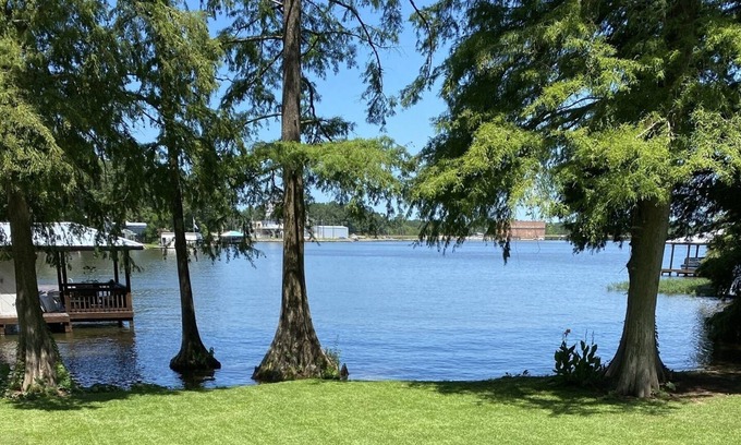 Warwick Cabaña | Cottage / Great location on Lake Blackshear