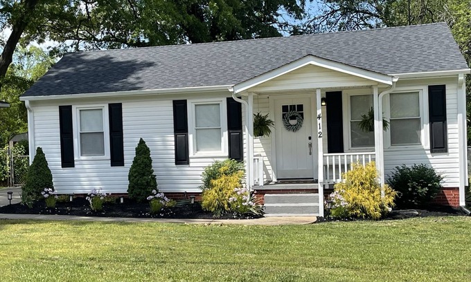 Sans Souci Casa | Cottage Haven-cozy, clean, comfortable close to DT