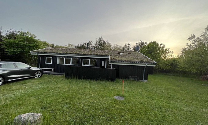 Blokhus Cabaña | Cottage holiday surrounded by nature and peaceful fields.