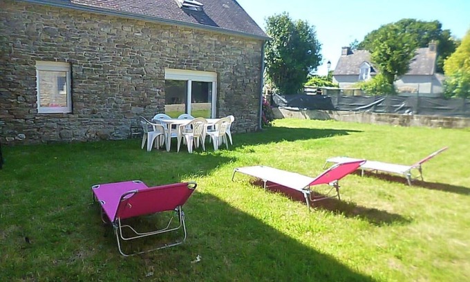 Tregourez Casa | Cottage in a quiet enclosed garden near the shops