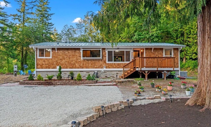 Camano Island Cabaña | Relax in Camano Island with view to Forest