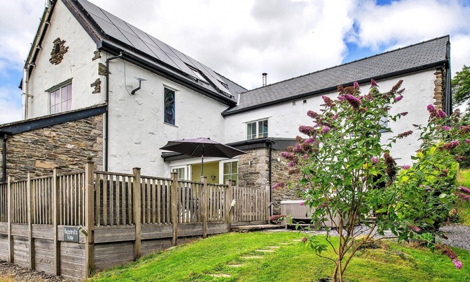 Eglwysbach Casa | Cabaña en Conwy con Vistas y Jacuzzi