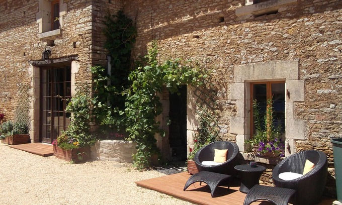 Bazoges-en-Pareds Cabaña | Casa rural en encantadora villa medieval de Vendée con piscina climatizada