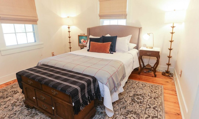 Franklin Casa | Cottage in Downtown Franklin. Kid and pet friendly !