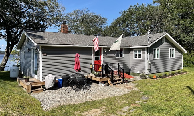 Edgecomb Casa | Cottage in Edgecomb - Waterfront Holiday Getaway
