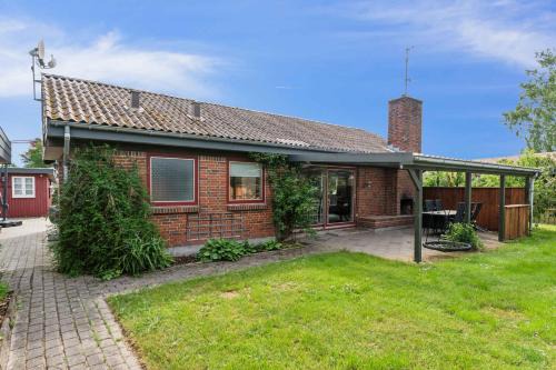 Fjellerup Strand Casa | Cottage In Fjellerup With Outdoor Spa