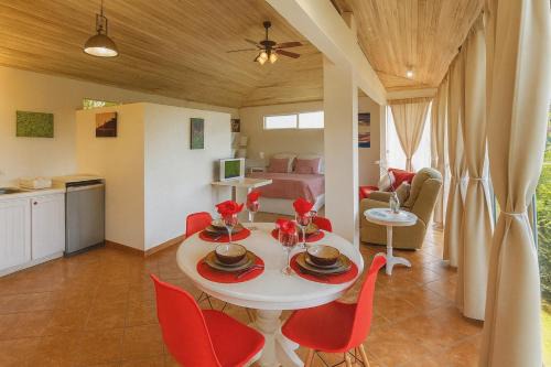 Escobal Casa | Cottage in Magic Mountain Views
