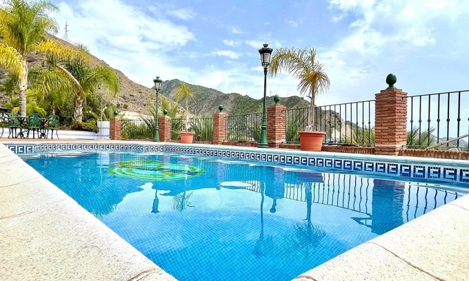 Nerja Cabaña | Casa en Maro con vistas al mar y montaña