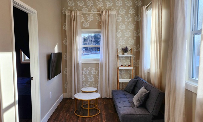 West Dover Cabaña | Cottage in Private Village On VT-100 (5-min to Mount Snow)