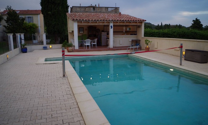 Saint-Chamas Cabaña | Cottage en Provence: Le Clos des Sources - tranquilo en el campo.
