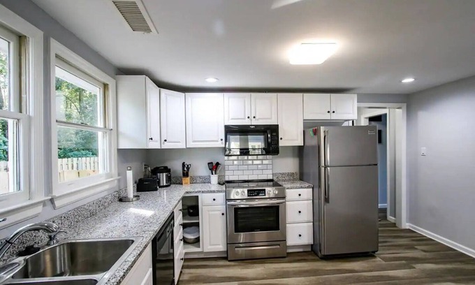 Montgomery Cabaña | Cottage in Quiet Savannah near Wormsloe + Pets