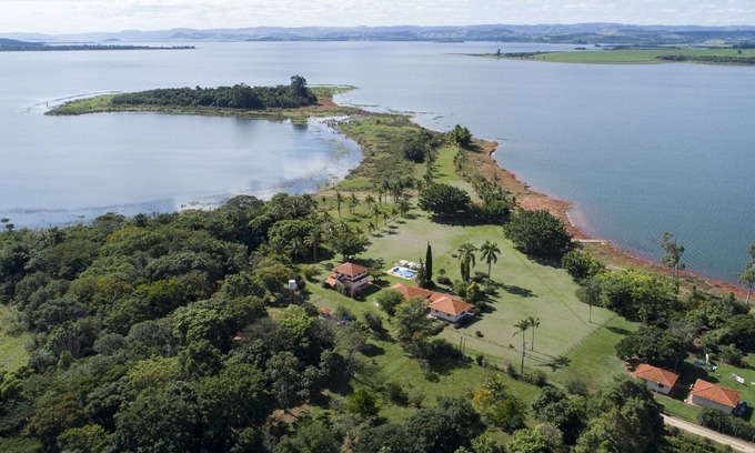 Barao de Antonina Casa | Casa rural en la presa de Chavantes, con playa, piscina, rampa para botes, isla