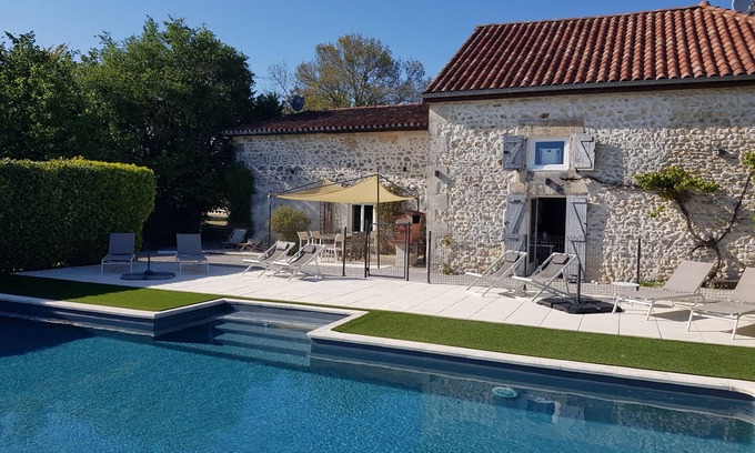Cherval Cabaña | Casa rural en el corazón del Périgord cerca de Brantôme, Angulema, Périgueux y Bergerac