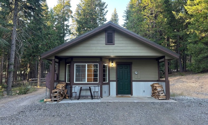 Mount Shasta Cabaña | Cottage in the woods, Mt. Shasta