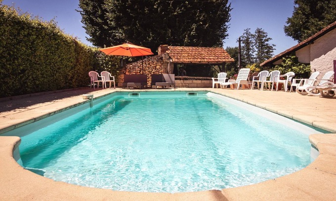 Vezac Apartamento | Cabaña en Vézac con Piscina y Río Cercano