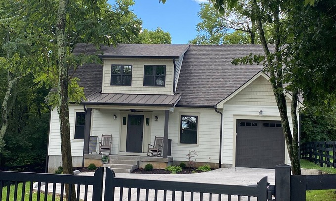 Lexington Cabaña | Cottage is located on scenic byway in beautiful bluegrass region of Lexington KY