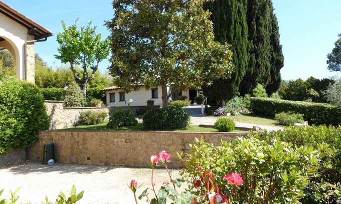 Tavarnelle Val di Pesa Cabaña | VILLA IL BORRACCIO - DEPENDANCE GABRY. Con vista panorámica a la piscina en la zona de Chianti.