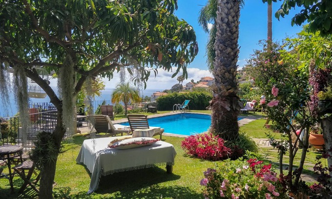 Arco da Calheta Cabaña | Cottage Junior, a green nest with ocean view