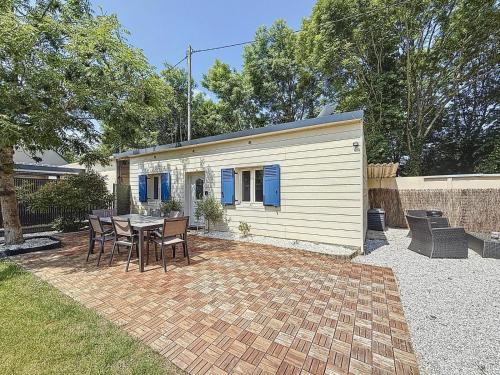 Jullouville Casa | Cottage, L étrille, WIFI gratuit, proche de la mer, jardin, terrasse