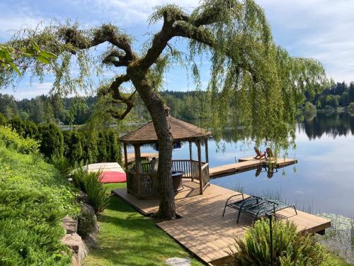 Woodinville Cama Y Desayuno | Cottage Lake Bed and Breakfast