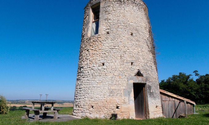 Haute-Saintonge Cabaña | Cottage "Le Moulin De La Garenne" with Private Garden