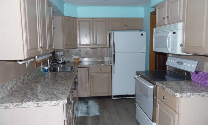 Tawas City Casa | Cottage located in East Tawas only short distance to Lake Huron! Perfect for Families