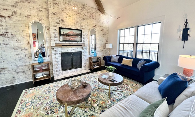 Franklin Cabaña | Cottage Loft at Trinity View Farm. Fantastic views of rolling hills in TN!
