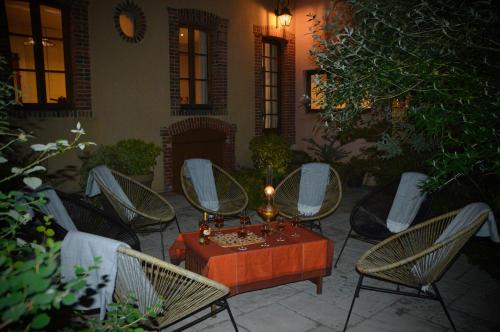 Aubigny-sur-Nere Casa | Cottage Mackinley, domaine entier, séjour nature et détente automnale, 15 pers, Centre Historique, gare TER