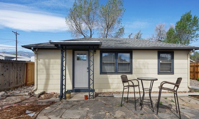 Old North End Cabaña | Cottage Near Downtown