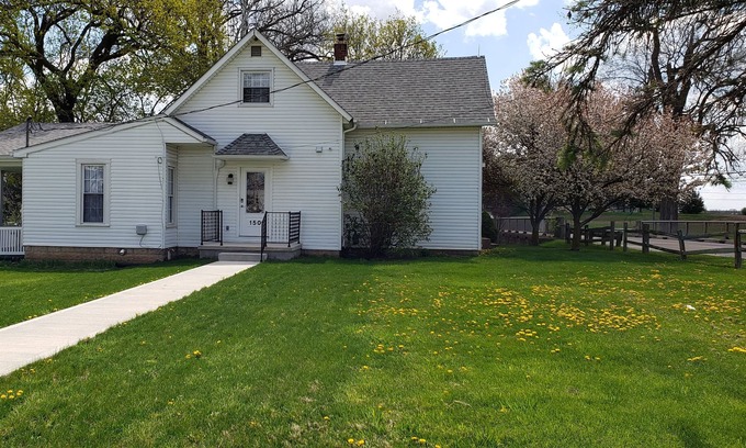Mechanicsburg Casa | Cottage on 2 acre lot next to Little Darby Creek