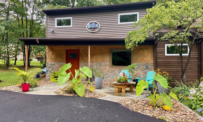 Dauphin Cabaña | Cottage on Clarks Creek