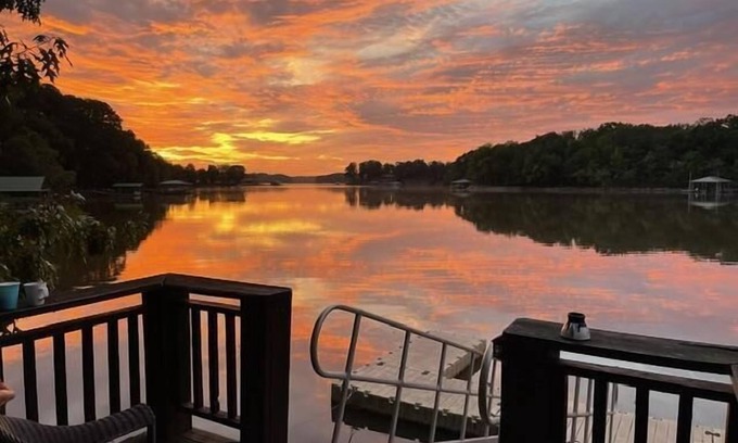 Buchanan Casa | Cottage on Cypress Bay near Paris Landing State Park