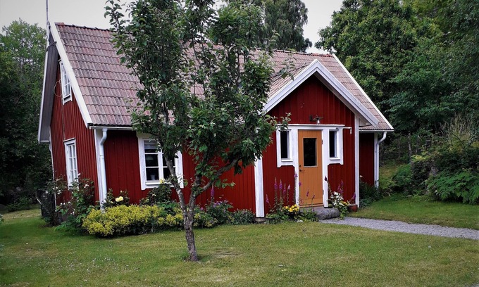 Jamjo Cabaña | Cottage on farm 3 miles northeast of Karlskrona