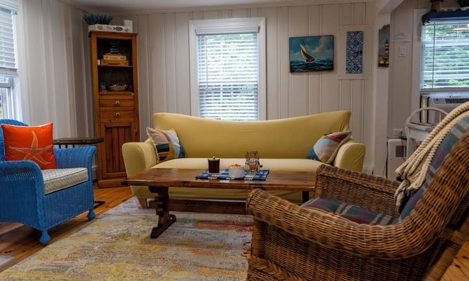 East Sandwich Cabaña | Cottage on Fern - minutes to East Sandwich Beach