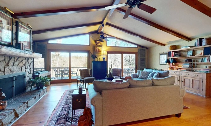 Highlands Cabina | Cottage on Homer Potts | Charming Cottage with Chef`s Dream Kitchen