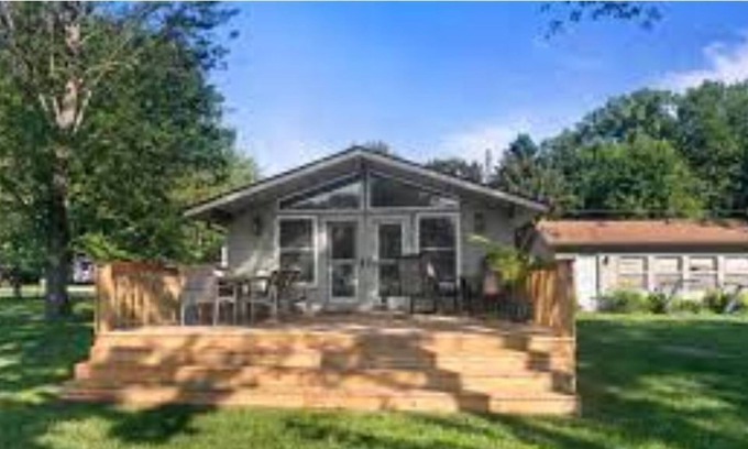 Bloomingdale Cabaña | Cottage on inlet with waterfront footage and access to North & South Scott Lake!