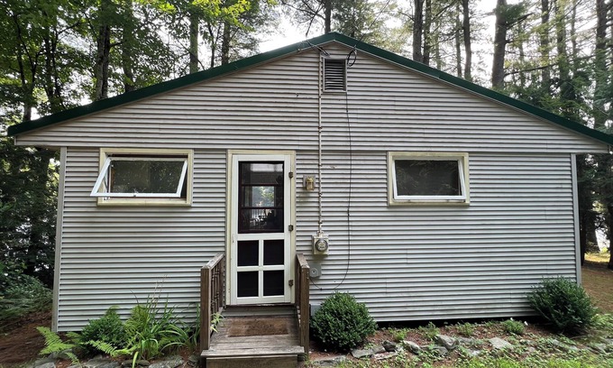 Williamsburg Cabina | Cottage on motorboat-free Lake. Swim, Fish, Canoe in the Pioneer Valley