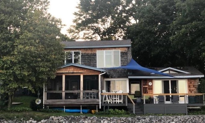 Saratoga Springs Cabaña | Cottage on Saratoga Lake within 10 minutes to Race Track and Broadway Avenue